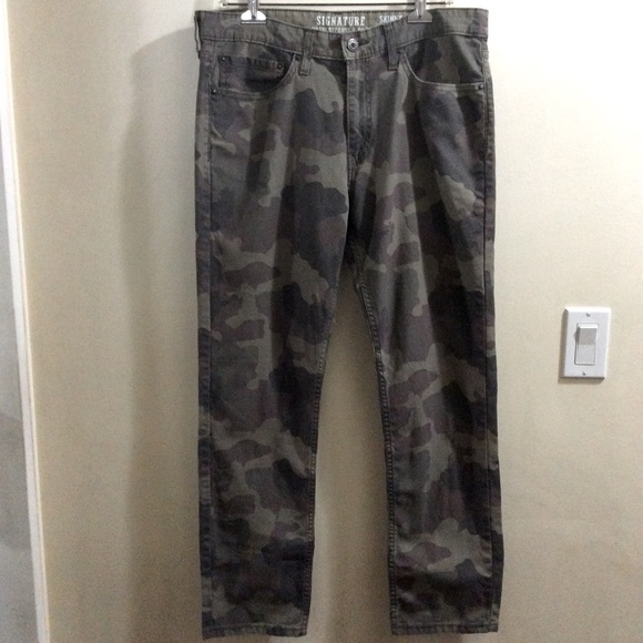Men’s Signature Levi Strauss & Co. camo jeans - Picture 3 of 10